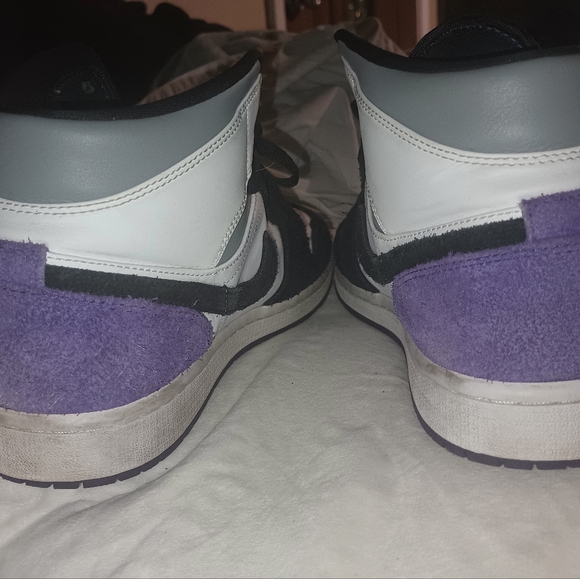 Air Jordan 1 MID SE - Picture 3 of 5